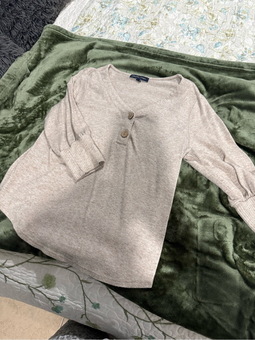 Adrienne Vittadini Beige V-Henley Pullover Sweater
